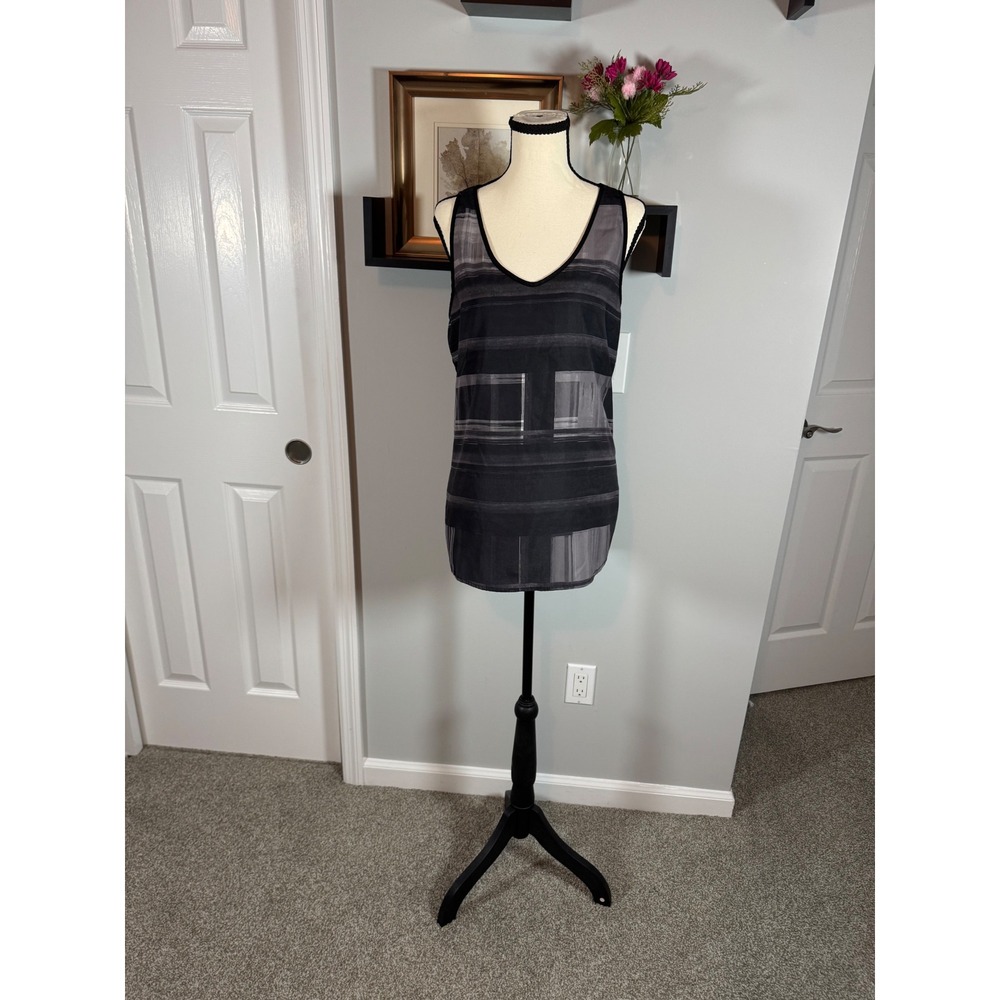 Mossimo Womens Large Gray Black Abstract Geometric V-Neck Tank Top Mixed Media